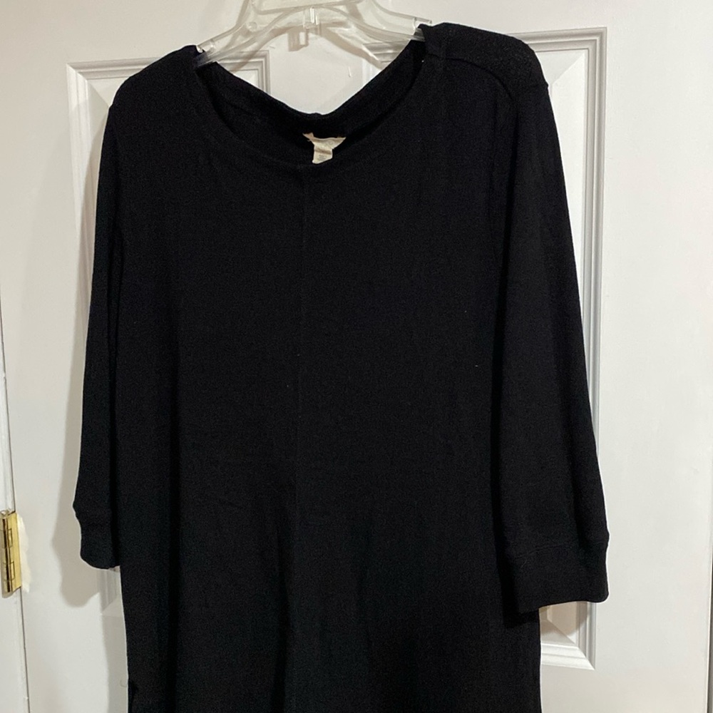 Caslon Black Tunic. Sweatshirt ribbing at cuffs and bottom. Longer in back. M
